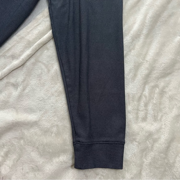 Sold- Calvin Klein Men’s 1/4 Zip Pullover - Picture 10 of 12